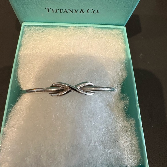 Tiffany Infinity Knot cuff - Picture 4 of 8